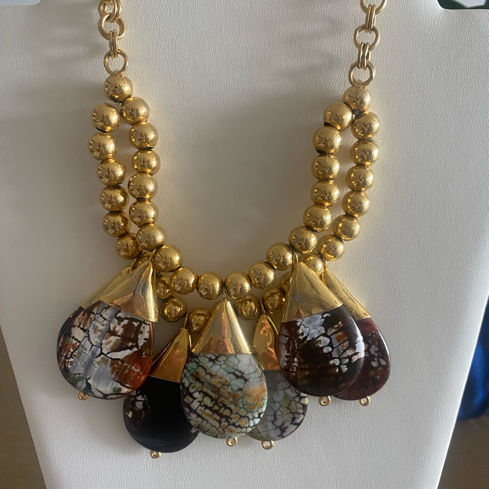 Beautiful layered necklace with brown stones.